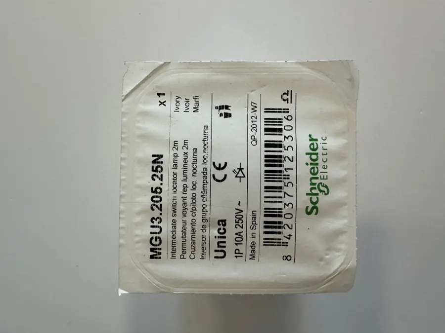 Unica - Přepínač křížový s orientační kontrolkou, řazení 7So