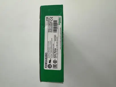 Miniaturní 3P, 10 A, 24 V DC s LED (obj.
