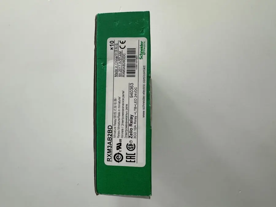 Miniaturní 3P, 10 A, 24 V DC s LED (obj.