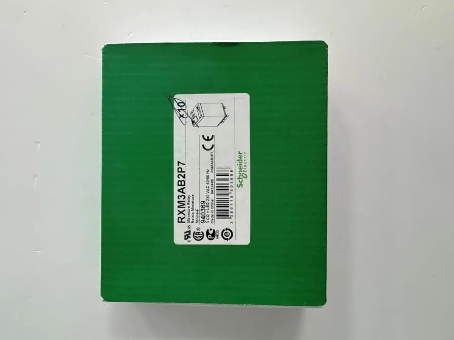 Miniaturní 3P, 10 A, 230 V AC s LED (obj