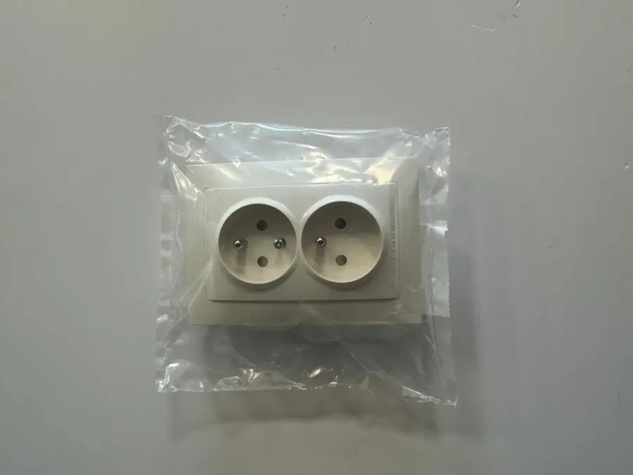 Unica - Zásuvka dvojnásobná 16A/230V 2x2P+PE, Marfil