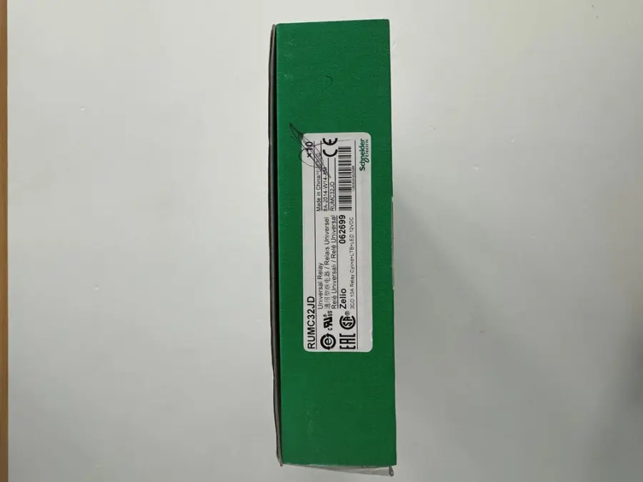 Univerzální 3P pin, 10 A, 12 V DC s LE